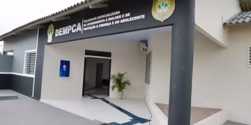 Adolescente de 14 anos é apreendido após matar cachorro com facão em Cruzeiro do Sul