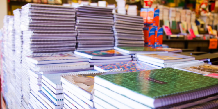 Volta às aulas: como economizar no material escolar sem cair em ciladas