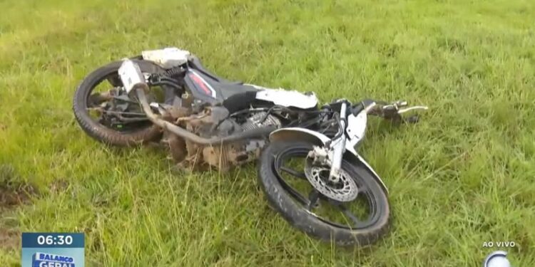 Jovem de 21 anos morre em acidente na avenida Amadeu Barbosa