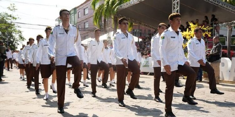 Alunos do Colégio Militar Tiradentes se destacam na redação do Enem 2025