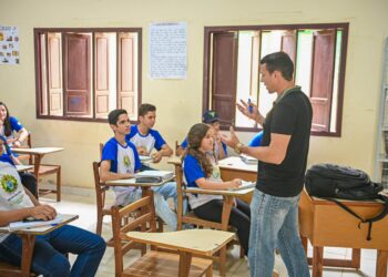 Governo do Acre abre 203 vagas para o Programa Bolsa Mais Professores com auxílio de R$ 2.100