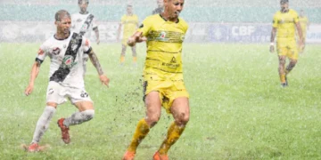 Com chuva e gol olímpico, segunda rodada do Acreano tem jogo suspenso e líder isolado