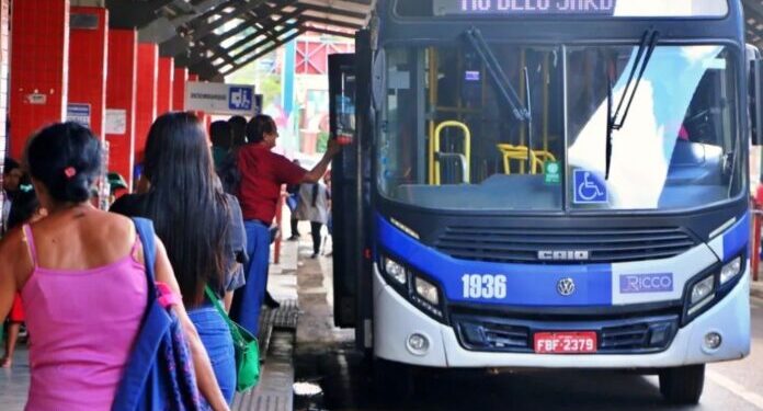 Paralisação de motoristas nesta terça-feira provoca transtornos no Terminal Urbano de Rio Branco