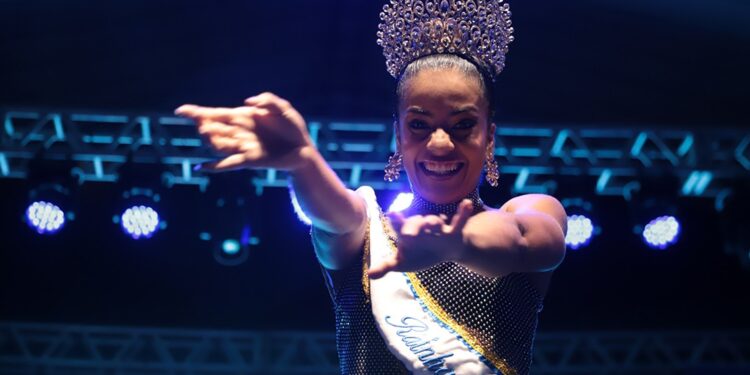 Rio Branco dá largada ao Carnaval 2026 com festa e tradições na Praça da Revolução