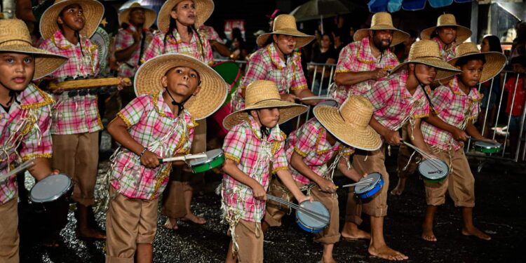 Carnaval em Rio Branco tem escolha das realezas e shows nesta sexta (13); confira a programação completa