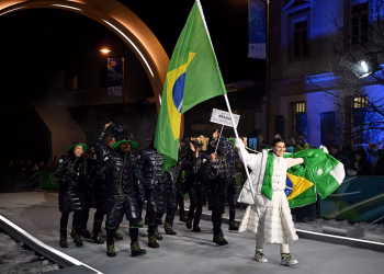 Jogos de Inverno: delegação brasileira viraliza em cerimônia de abertura