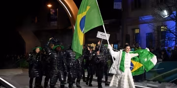 Jogos de Inverno: delegação brasileira viraliza em cerimônia de abertura