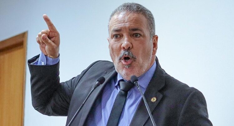 “É uma compra antecipada de votos”, diz vereador Neném Almeida sobre emendas parlamentares