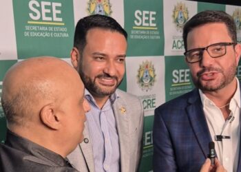 O governador do Estado do Acre Gladson Cameli e o secretário Estadual de Educação Aberson Carvalho, empossam mais de 500 servidores concursados da Educação em solenidade no Teatro da Ufac