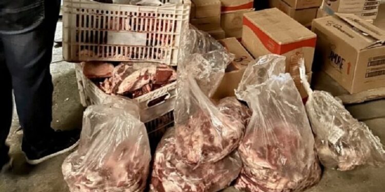 Mais de 200 kg de alimentos impróprios para consumo são apreendidos em Sena Madureira