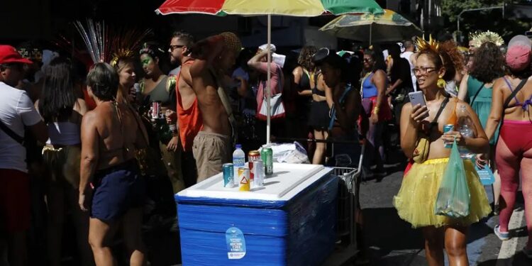Saiba como se prevenir dos golpes financeiros no carnaval