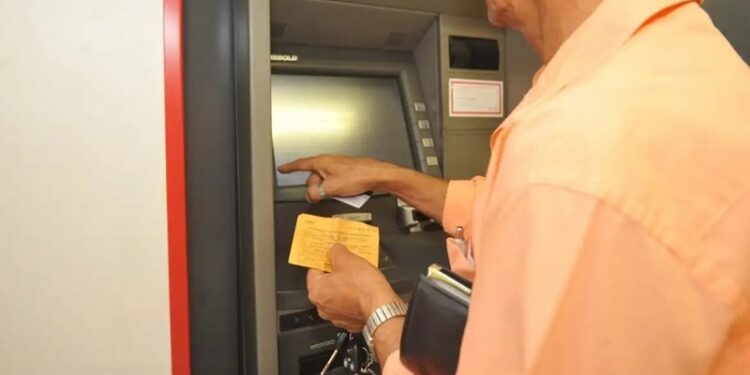 Agências bancárias reabrem nesta quarta-feira a partir do meio-dia