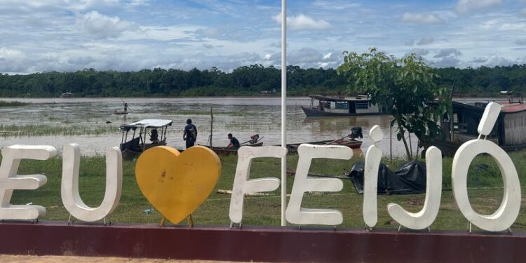 Chuvas intensas elevam o nível do Rio Envira e Defesa Civil mantém alerta em Feijó