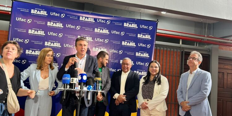 Ministro da Educação diz que MEC reativou 27 obras paralisadas no Acre