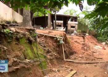 Servidora gasta o que não tem para salvar casa da erosão em Rio Branco