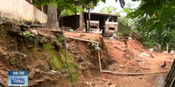 Servidora gasta o que não tem para salvar casa da erosão em Rio Branco