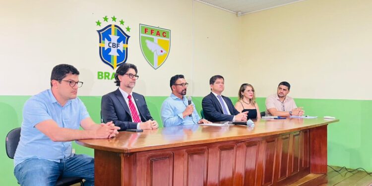 Semulher e Federação Acreana de Futebol firmam parceria pelo enfrentamento à violência contra a mulher