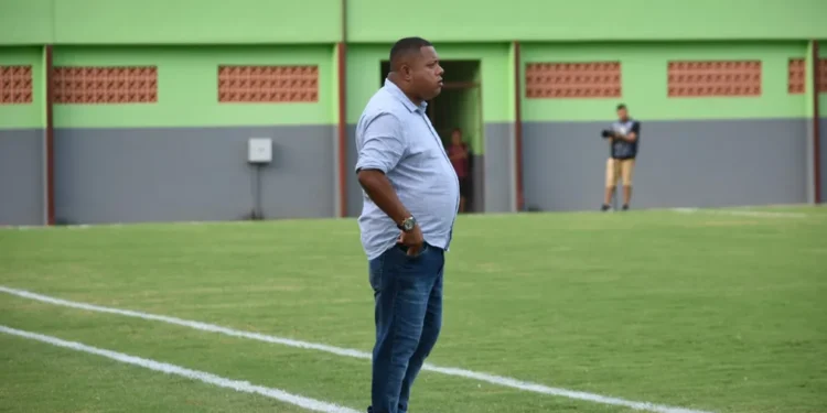 Após rescisão, técnico do Vasco-AC diz que patrocínio do Arasuper “não pagava nem a comida”