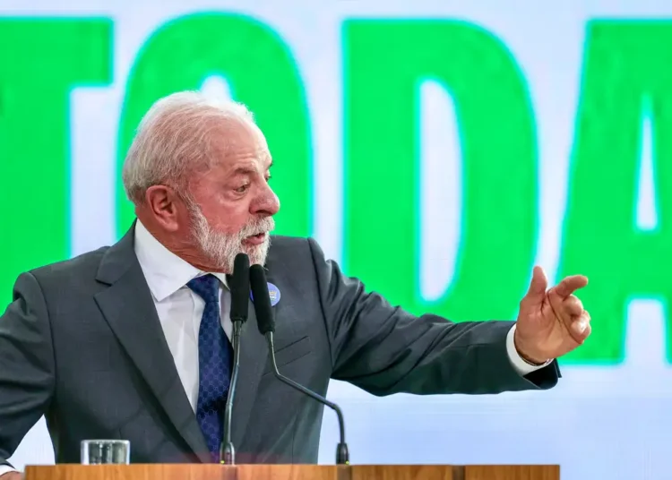 Pacto contra o feminicídio busca colocar leis em prática, diz Lula