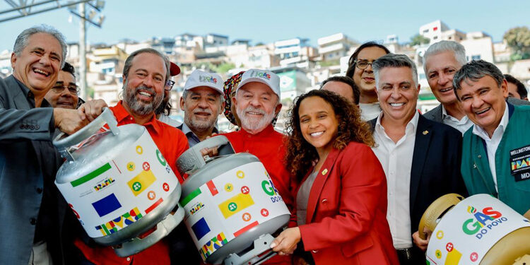 Você sabe a diferença entre o Auxílio Gás e o Gás do Povo? Economistas acreanos explicam