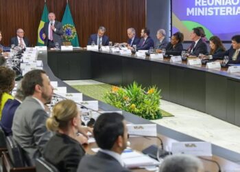 Lula se despede de ministros e confirma Alckmin como vice em chapa