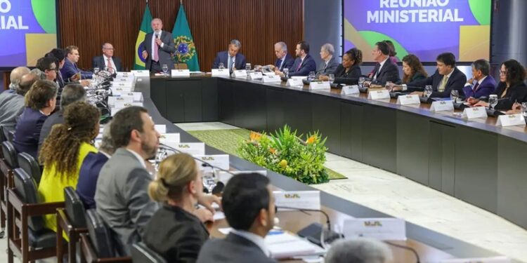 Lula se despede de ministros e confirma Alckmin como vice em chapa