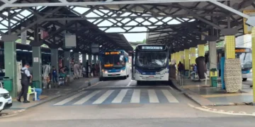 Motoristas de ônibus denunciam demissão em massa após paralisação por salários atrasados em Rio Branco