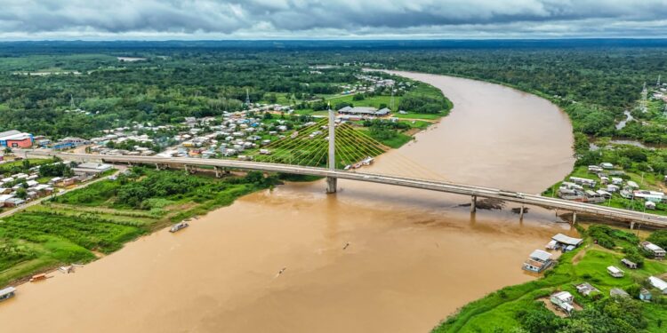 Rio Juruá volta a subir e Corpo de Bombeiros intensifica monitoramento em Cruzeiro do Sul