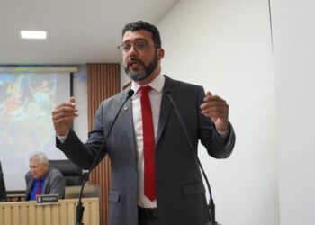 “Se é por falta de adeus, tchau”: André Kamai ironiza fala do dono da Ricco sobre deixar transporte coletivo do Acre