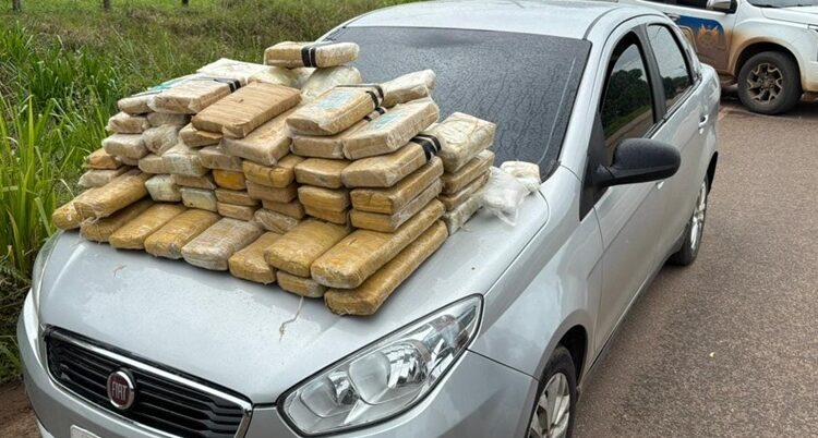 Polícia intercepta carro com 88 kg de droga após tentativa de fuga em Rio Branco