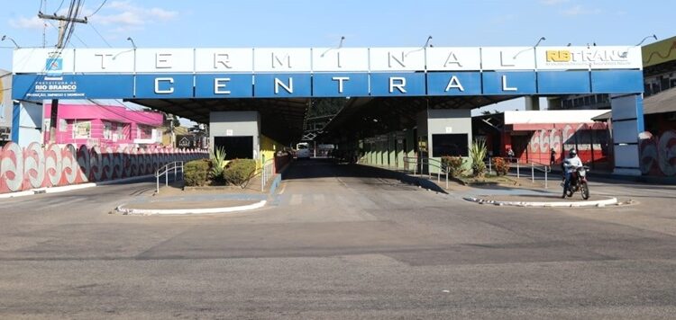 Sindicato do transporte anuncia paralisação parcial de ônibus devido atraso salarial em Rio Branco