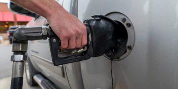 Gasolina mais cara e inflação: entenda os impactos da guerra no bolso do brasileiro