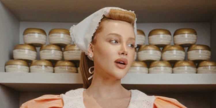 Malu Borges é a estrela do novo Lily Cashmere, do Boticário