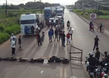 Manifestação fecha BR-364: morados da Cidade do Povo cobram melhorias na infraestura e redução na conta de energia