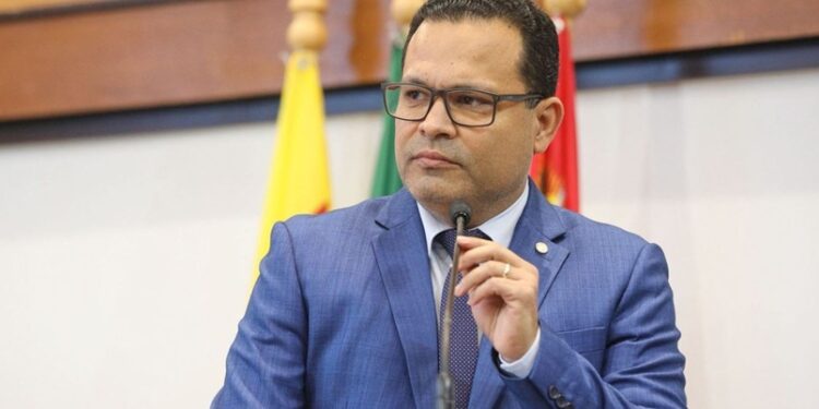 “Não é uma decisão contra o governador”: Hassem sai da base de Gladson na Aleac e declara apoio a Alan Rick