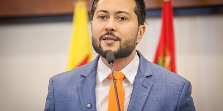 Deputado Emerson Jarude cobra ações concretas para autismo e destaca projeto de atendimento a famílias no Acre