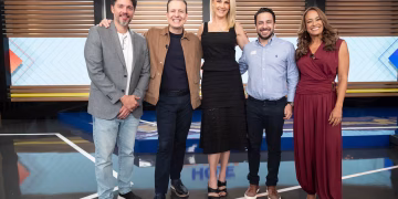 Divulgação RECORD Emissoras Marcello Moura, CEO da TV Gazeta, e Silvio Oliveira, gestor comercial, foram recepcionados pelos apresentadores do Hoje em Dia Foto: Antonio Chahestian