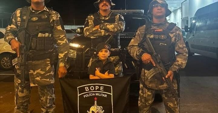 Policiais do Bope participam de aniversário de criança fã da corporação em Rio Branco 