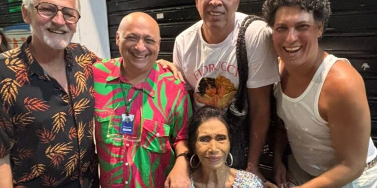 Os 88 anos de pura vivacidade e palco da cantora Ellen de Lima