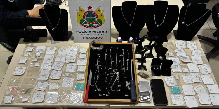 Furto em joalheria causa prejuízo de R$ 13 mil e termina com prisão em Rio Branco