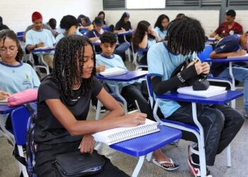 Pagamento da 1ª parcela do programa Pé-de-Meia começa nesta segunda