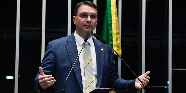 Pesquisa Delta mostra Flávio Bolsonaro com 63,72% e Lula com 19,68% dos votos no Acre
