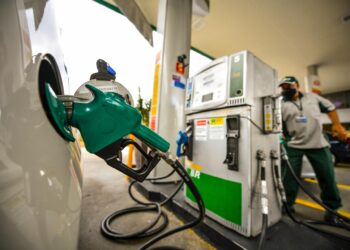 Sindepac aponta Petrobras e cenário internacional como fatores da alta dos combustíveis