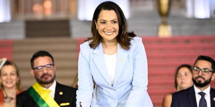 Mailza assume governo do Acre e deve anunciar equipe nos próximos dias