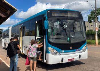 Ônibus voltam a circular nesta quinta-feira (23) após paralisação de 24h em Rio Branco
