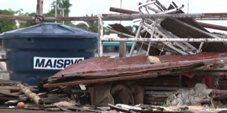 “Cemitério de lixo”: comerciantes relatam prejuízos causados pelas obras do Novo Mercado Velho