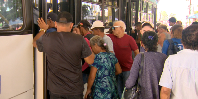 Motoristas de transporte coletivo de Rio Branco ameaçam paralisação por salários atrasados