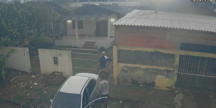 Mãe e filha são feitas reféns por trio armado com facas durante assalto em Rio Branco