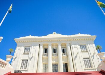 Após pressão, Governo concede ajustes e auxílios a 50 mil servidores públicos do Acre