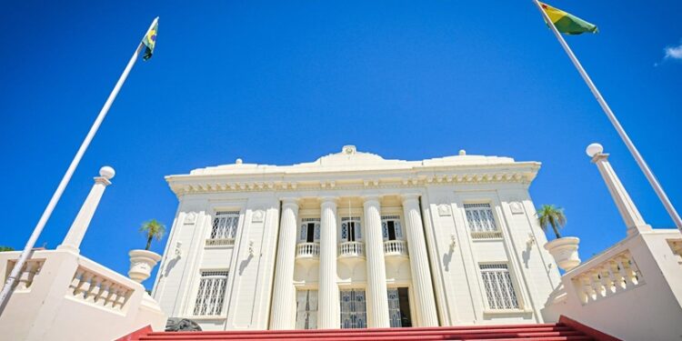 Após pressão, Governo concede ajustes e auxílios a 50 mil servidores públicos do Acre